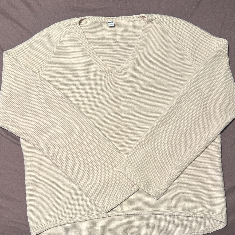 Uniqlo V-Neck Sweater in Soft Cream